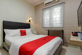 RedDoorz Plus near Lippo Cikarang Mall